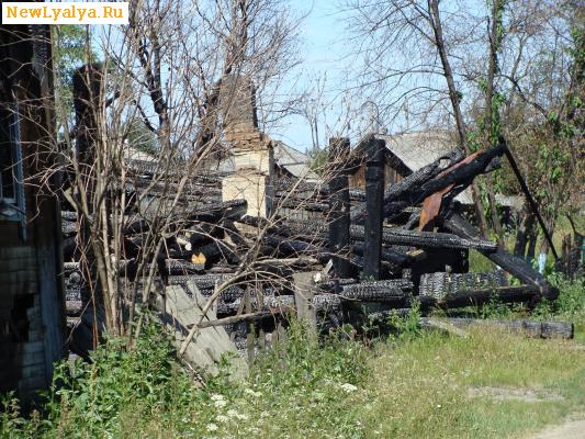 Сгоревший дом в селе Лопаево